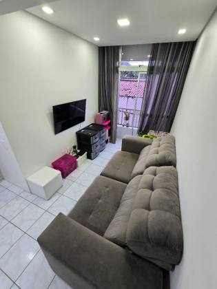 Apartamento com 3 dormitórios (2 suítes) em Messejana, a 2 quadras da Av. Washington Soares, com lazer completo e móveis projetados