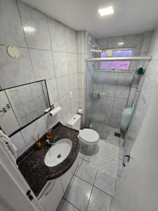 Apartamento com 3 dormitórios (2 suítes) em Messejana, a 2 quadras da Av. Washington Soares, com lazer completo e móveis projetados