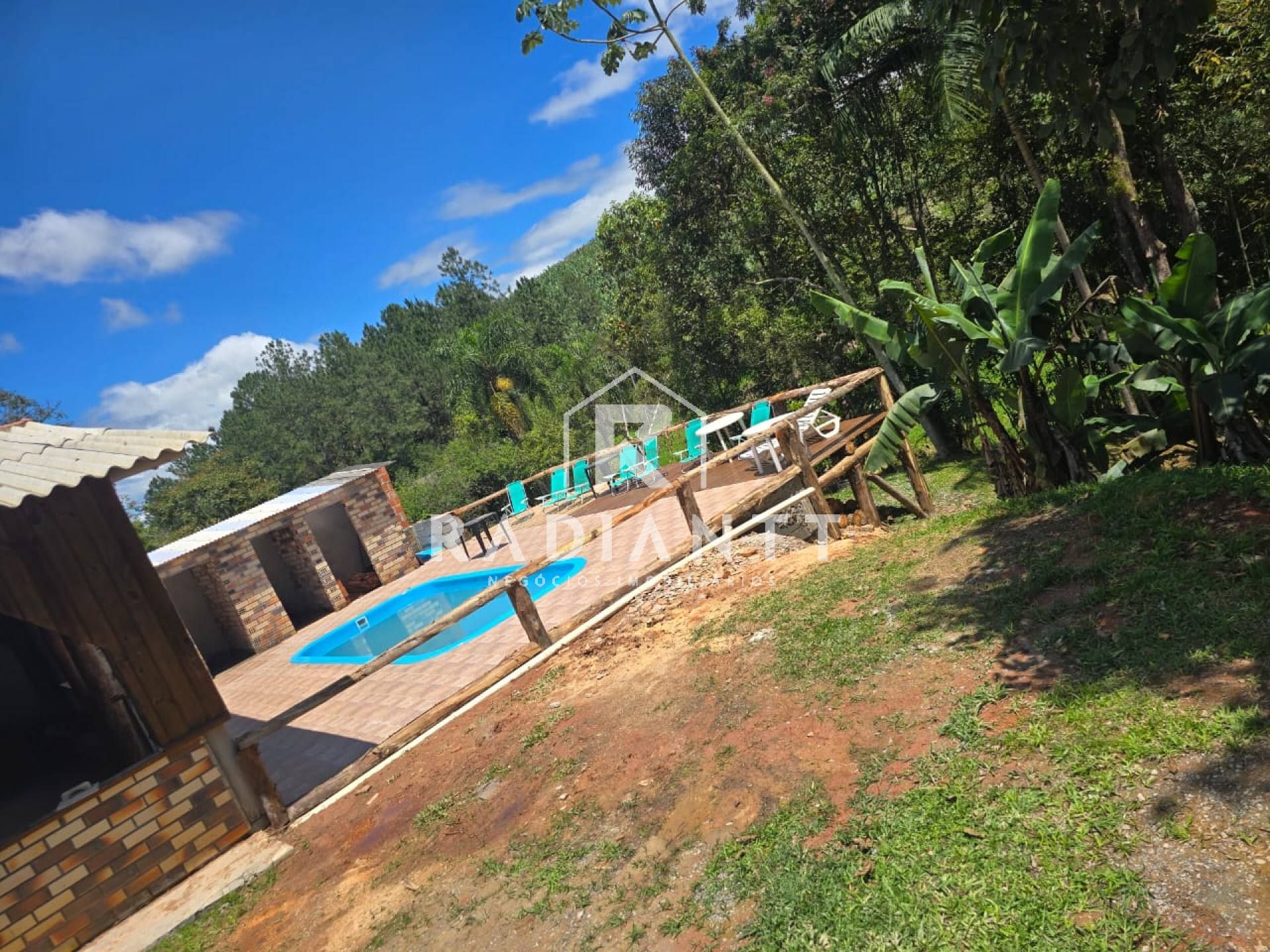 Sítio em Barra Velha com 2.000m², piscina e cancha de bocha para lazer completo!