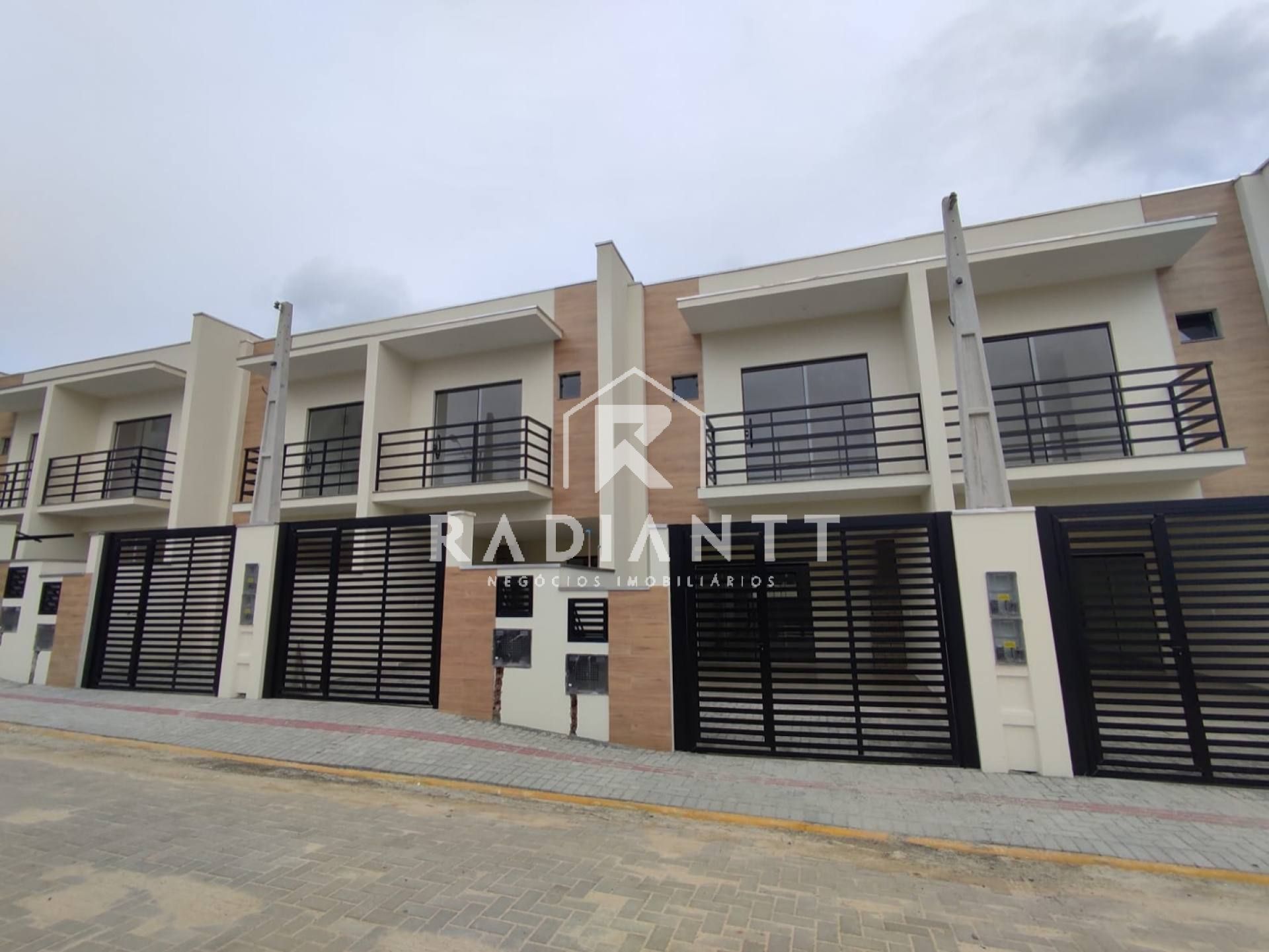 SOBRADO EM PIÇARRAS A 600m DO MAR