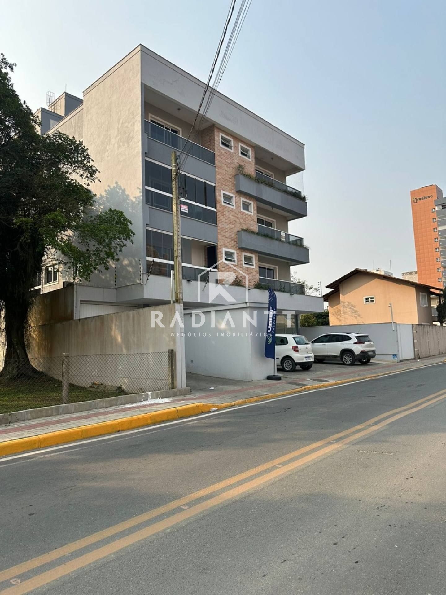 APARTAMENTO MOBILIADO NO CENTRO DE PIÇARRAS