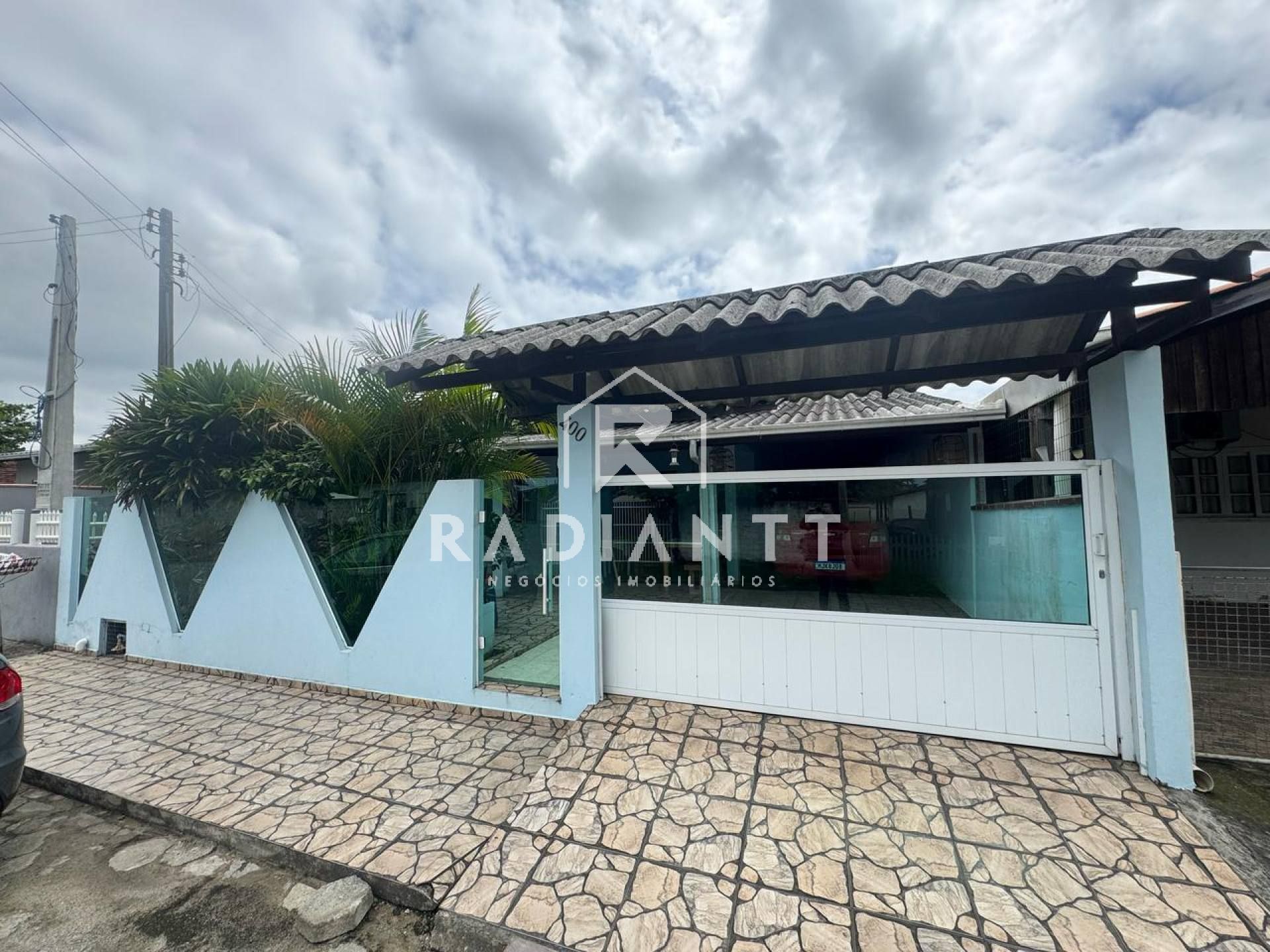 CASA NO BAIRRO ARMAÇÃO PENHA