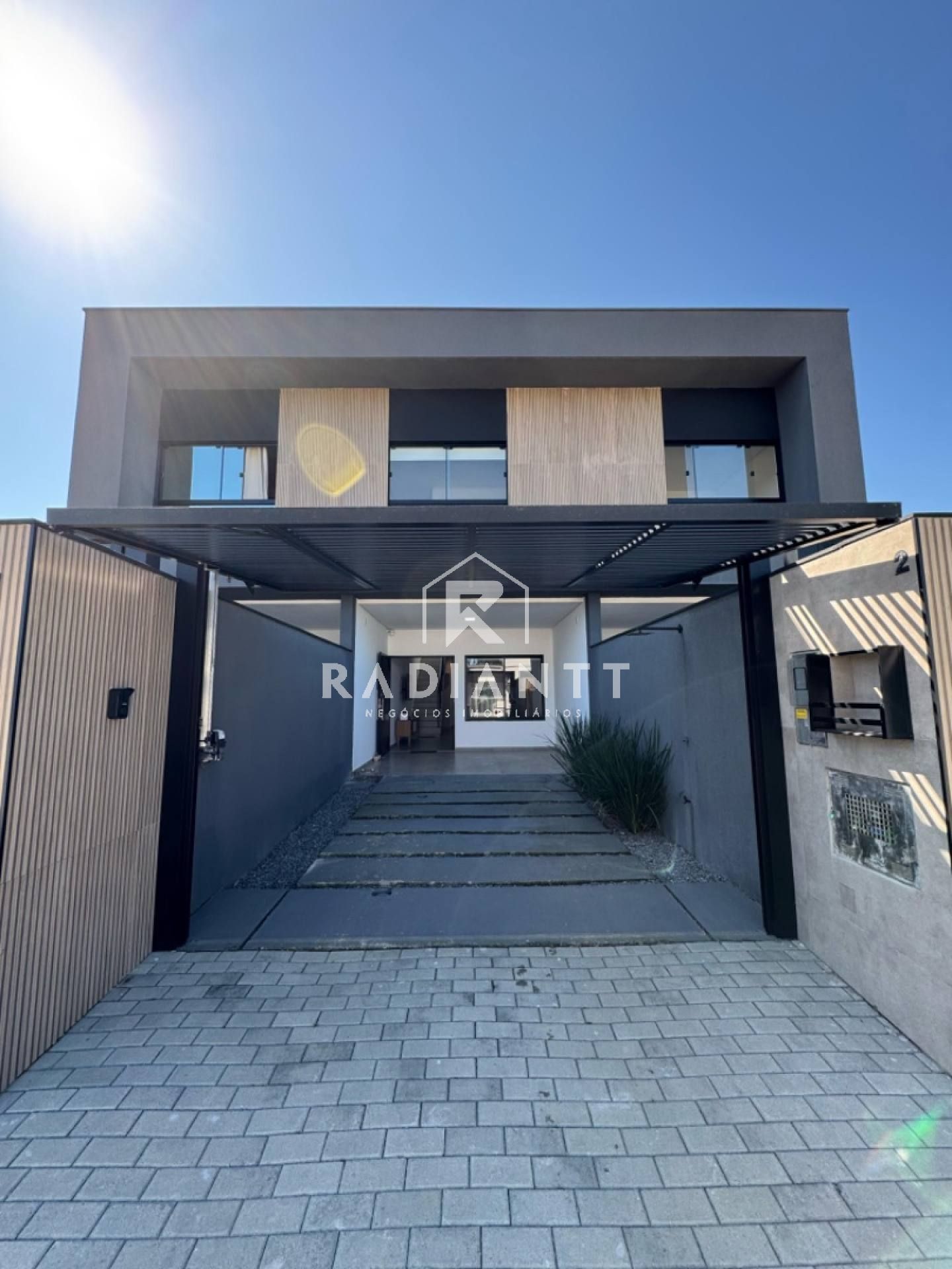 SOBRADO MOBILIADO EM BALNEARIO PIÇARRAS