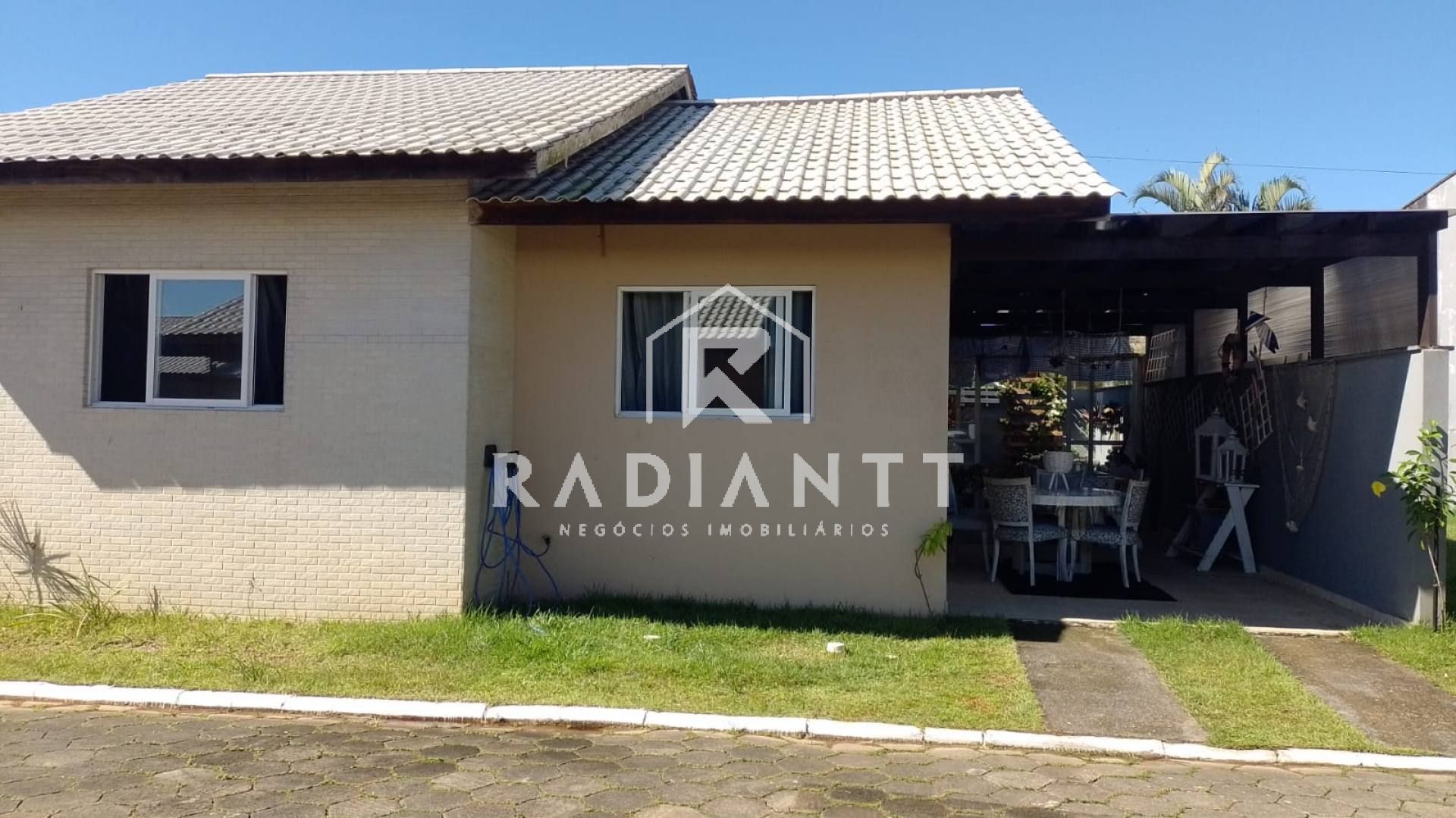 CASA SEMIMOBILIADA EM BARRA VELHA