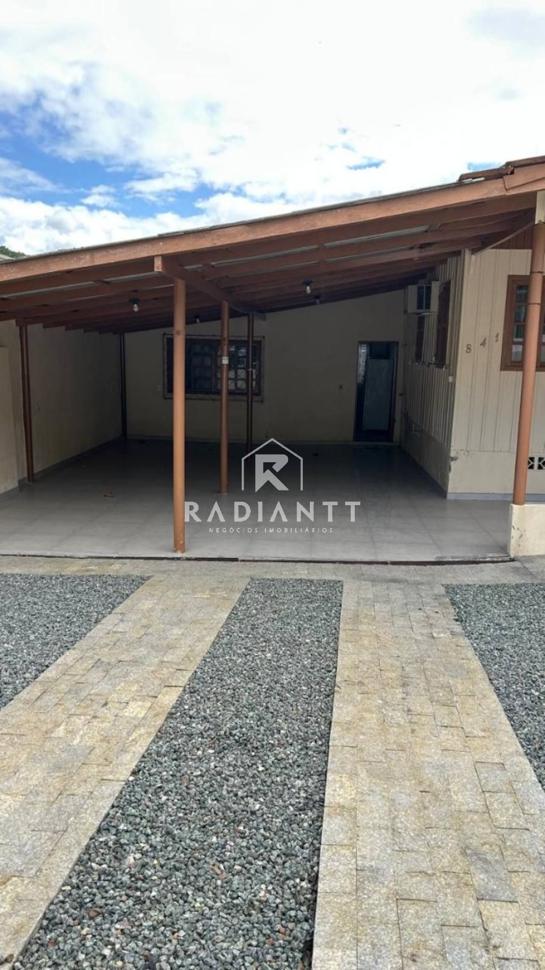 CASA MOBILIADA EM PENHA