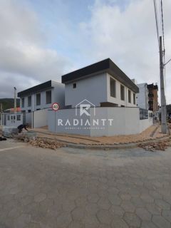 SOBRADO GEMINADO EM PIÇARRAS