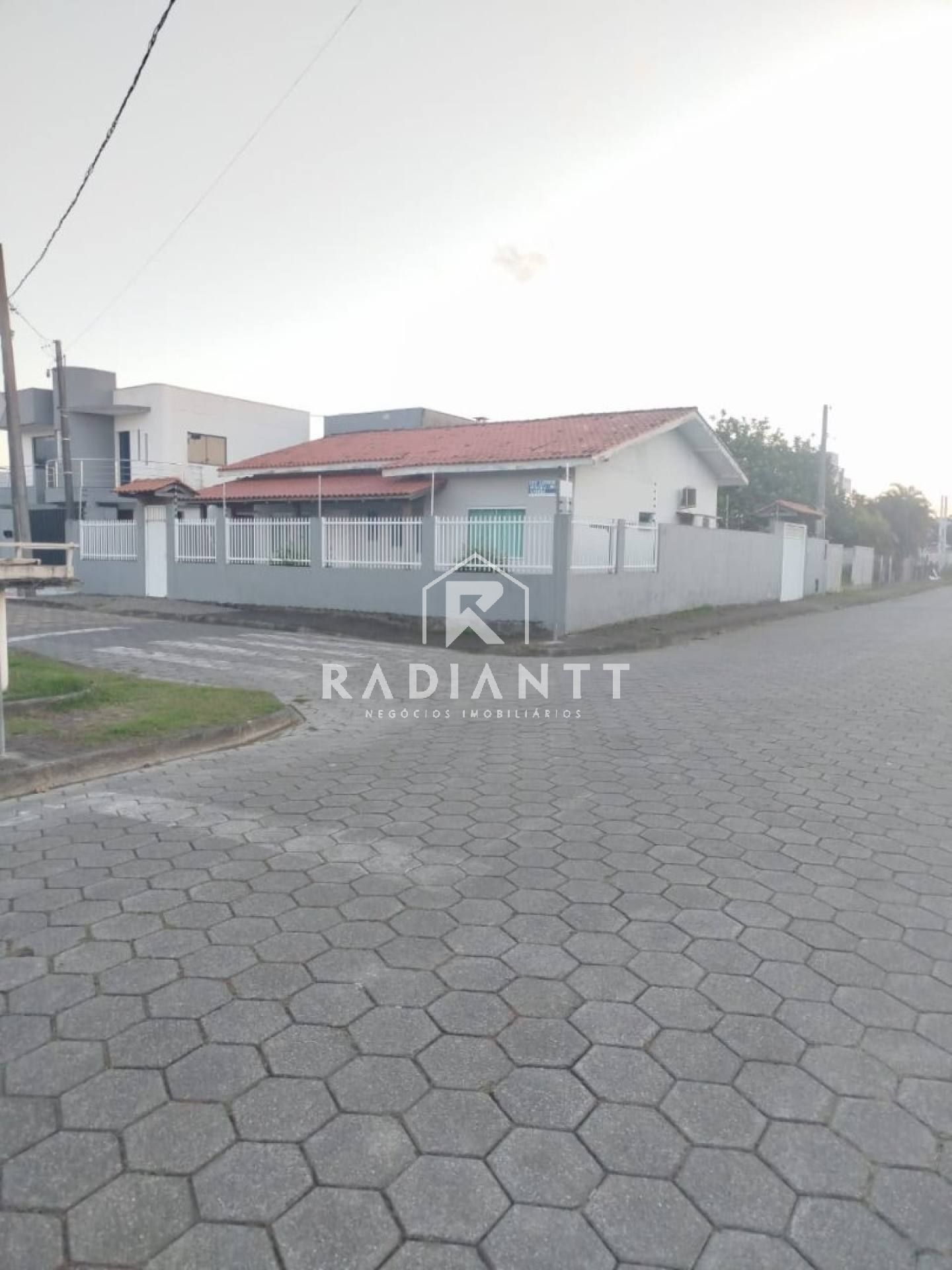 CASA SEMIMOBILIADA EM NAVAGENTES