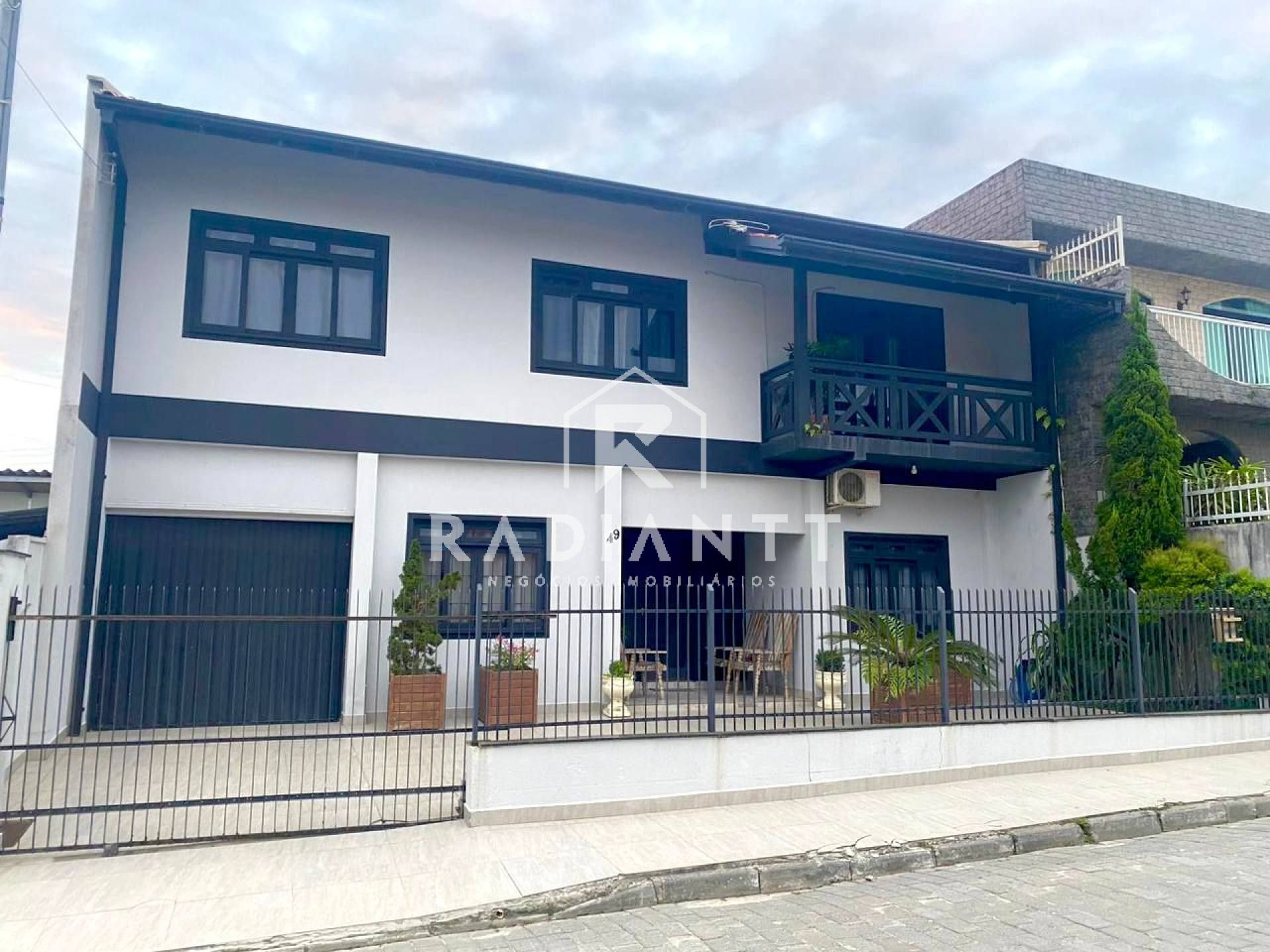 CASA COMPLETA APENAS 140M DA PRAIA