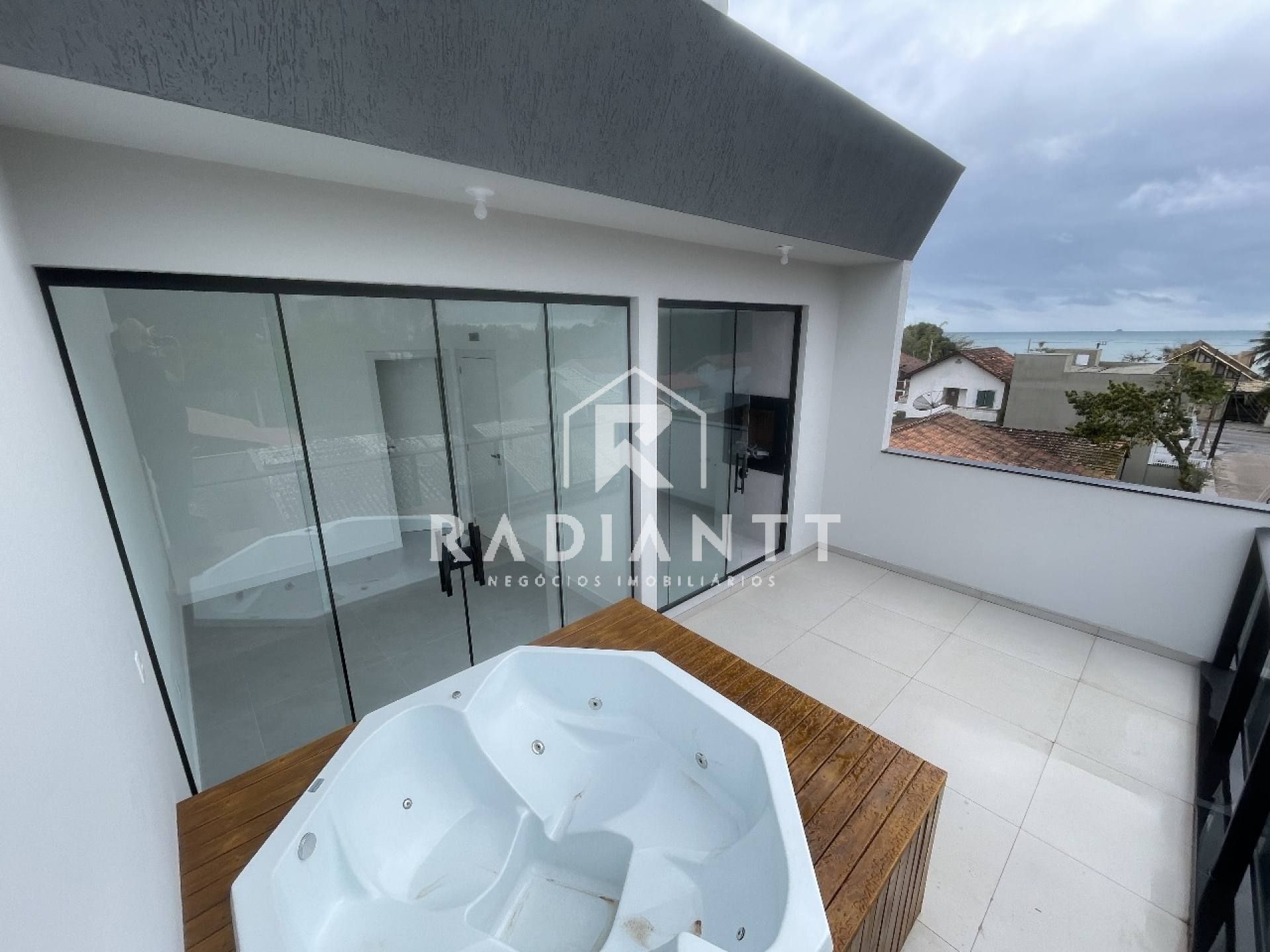 SOBRADO TRIPLEX EM PENHA