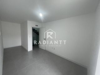 SOBRADO TRIPLEX EM PENHA