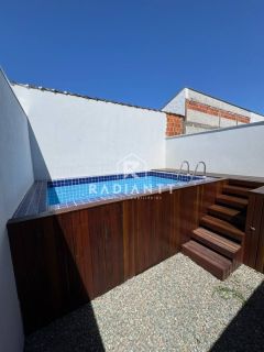 CASA COM PISCINA NO CENTRO DE PENHA