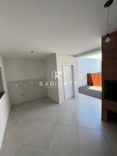 CASA COM PISCINA NO CENTRO DE PENHA