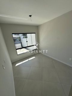 CASA COM PISCINA NO CENTRO DE PENHA