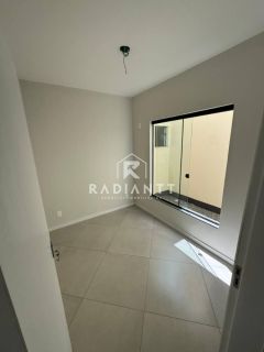 CASA COM PISCINA NO CENTRO DE PENHA