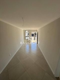 CASA COM PISCINA NO CENTRO DE PENHA