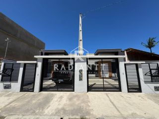CASA COM PISCINA NO CENTRO DE PENHA