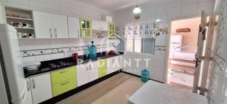 CASA PRONTA NO CENTRO DE PENHA