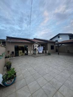 Casa com amplo terreno