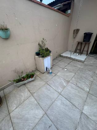 Casa com amplo terreno