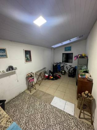 Casa com amplo terreno