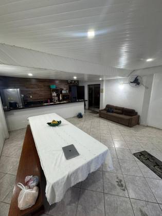 Casa com amplo terreno