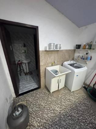 Casa com amplo terreno