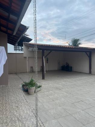 Casa com amplo terreno