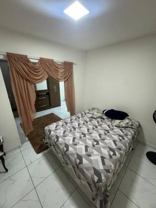 Casa com amplo terreno