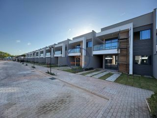 Casa dúplex alto padrão a venda no Eusébio