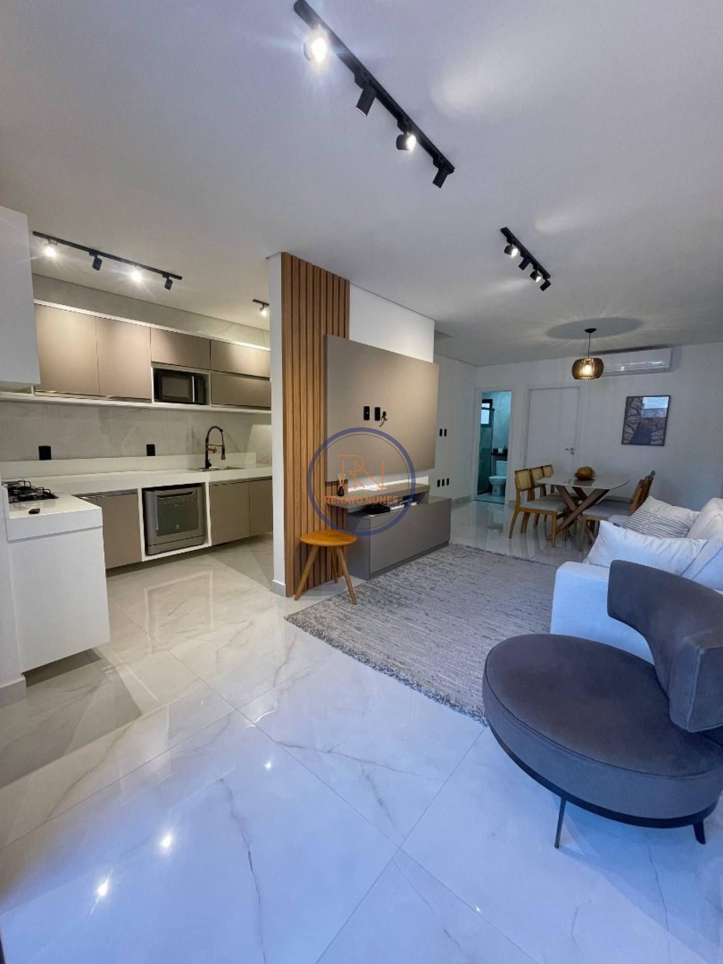 Casa dúplex alto padrão com 4 quartos, sendo 3 suítes no Eusébio