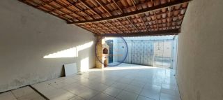 Casa Plana no Luzardo Viana – 2 Suítes, 2 Vagas e Excelente Localização