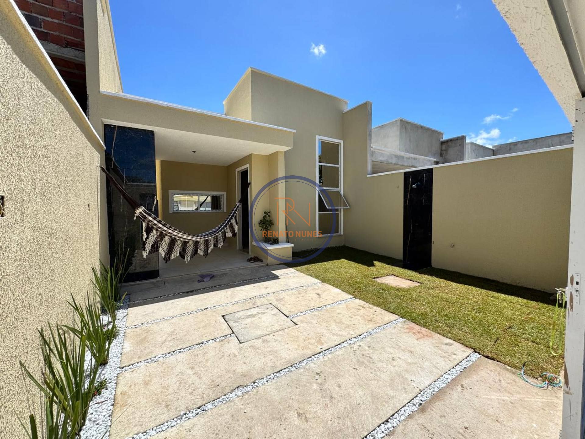 Casa Plana no Eusébio – 3 Quartos, Porcelanato e Varanda Gourmet