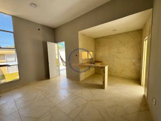 Casa Plana no Eusébio – 3 Quartos, Porcelanato e Varanda Gourmet