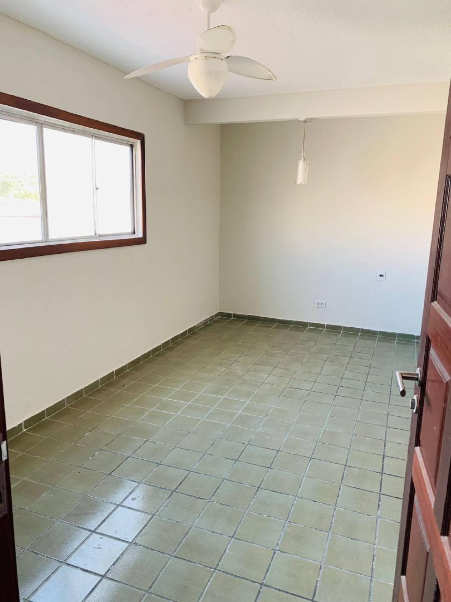 Apartamento Para Alugar com 3 quartos 1 suíte no bairro Boa Viagem em Recife