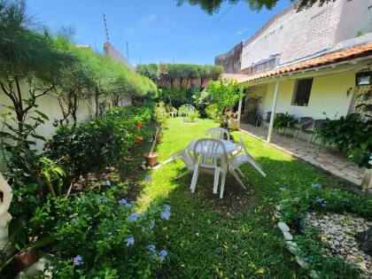 Casa de 4/4 sendo um suíte próximo à praça da imprensa – 13 de Julho