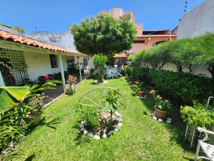 Casa de 4/4 sendo um suíte próximo à praça da imprensa – 13 de Julho