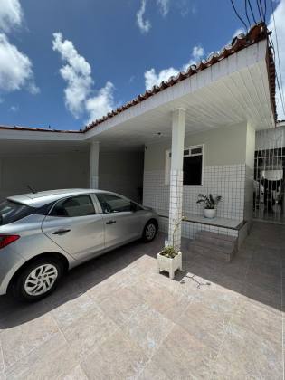 CASA NO BAIRRO JABOTIANA