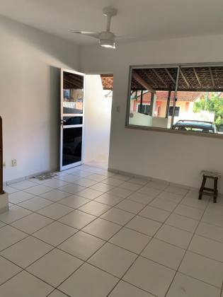 Casa duplex em condomínio fechado
