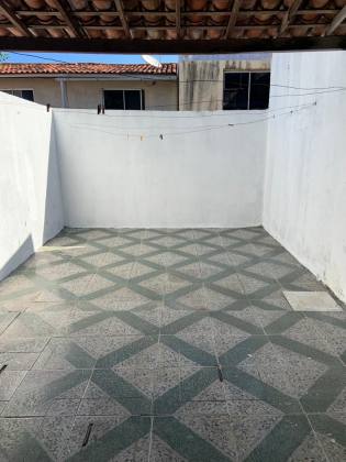 Casa duplex em condomínio fechado
