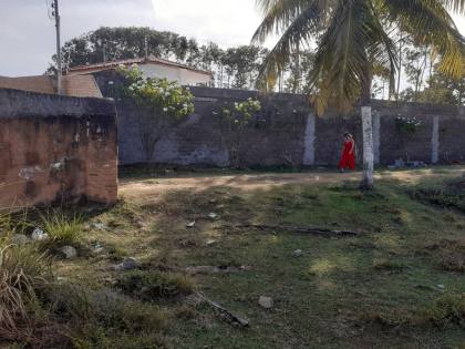 LOTE EM VIA PÚBLICA