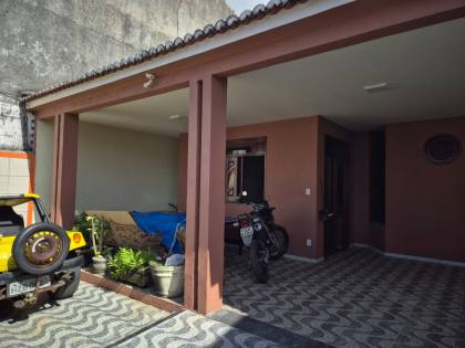 Casa no Santa Lúcia 176m², 3 quartos, sendo 1 suíte com localização privilegiada.