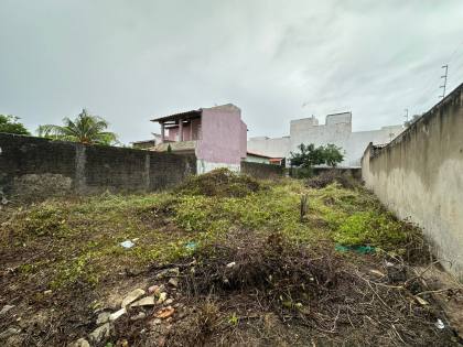 Terreno a venda com excelente localização da Coroa do meio