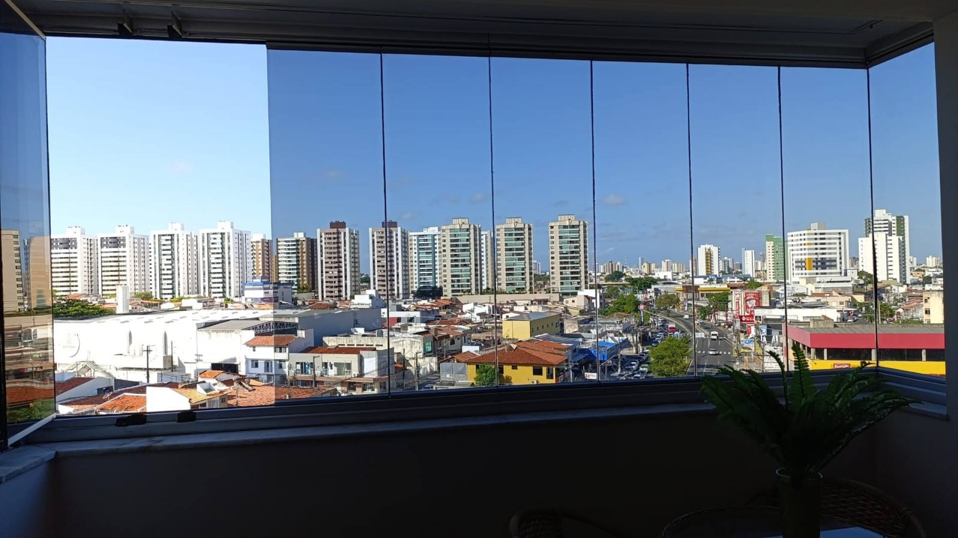 Apartamento Condomínio Moradas das Árvores 120m², 3 quartos, sendo 1 suíte, e mais 1 quarto de dependência com localização privilegiada.