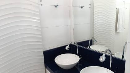 Apartamento Condomínio Moradas das Árvores 120m², 3 quartos, sendo 1 suíte, e mais 1 quarto de dependência com localização privilegiada.