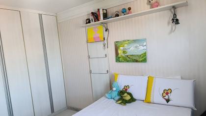 Apartamento Condomínio Moradas das Árvores 120m², 3 quartos, sendo 1 suíte, e mais 1 quarto de dependência com localização privilegiada.