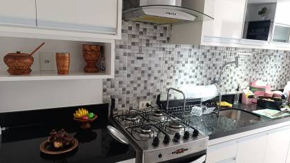 Apartamento Condomínio Moradas das Árvores 120m², 3 quartos, sendo 1 suíte, e mais 1 quarto de dependência com localização privilegiada.
