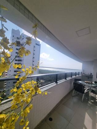 Apartamento no Passeio Beira Mar, 155m², 3 suítes, DCE e localização privilegiada.