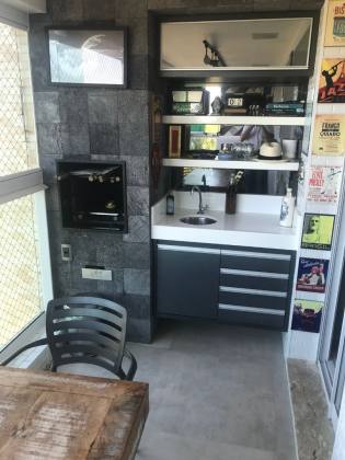 Apartamento no Terraços Beira Mar, 110m², 3 suítes, varanda gourmet e localização privilegiada.