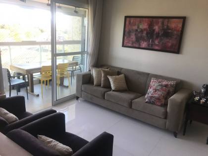 Apartamento no Terraços Beira Mar, 110m², 3 suítes, varanda gourmet e localização privilegiada.