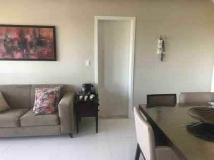 Apartamento no Terraços Beira Mar, 110m², 3 suítes, varanda gourmet e localização privilegiada.